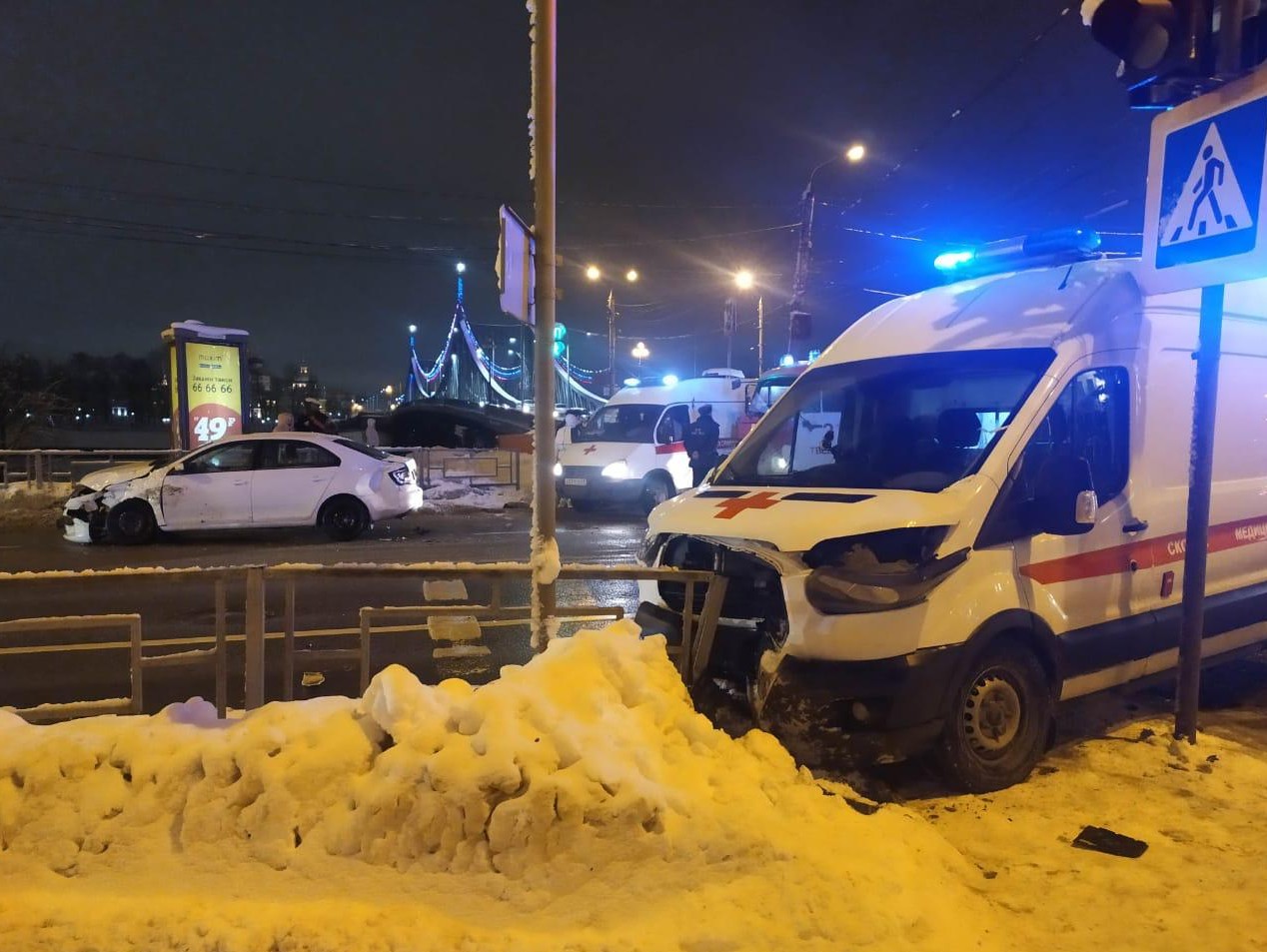 В Твери женщина-водитель не пропустила скорую и пострадала в ДТП - ТИА