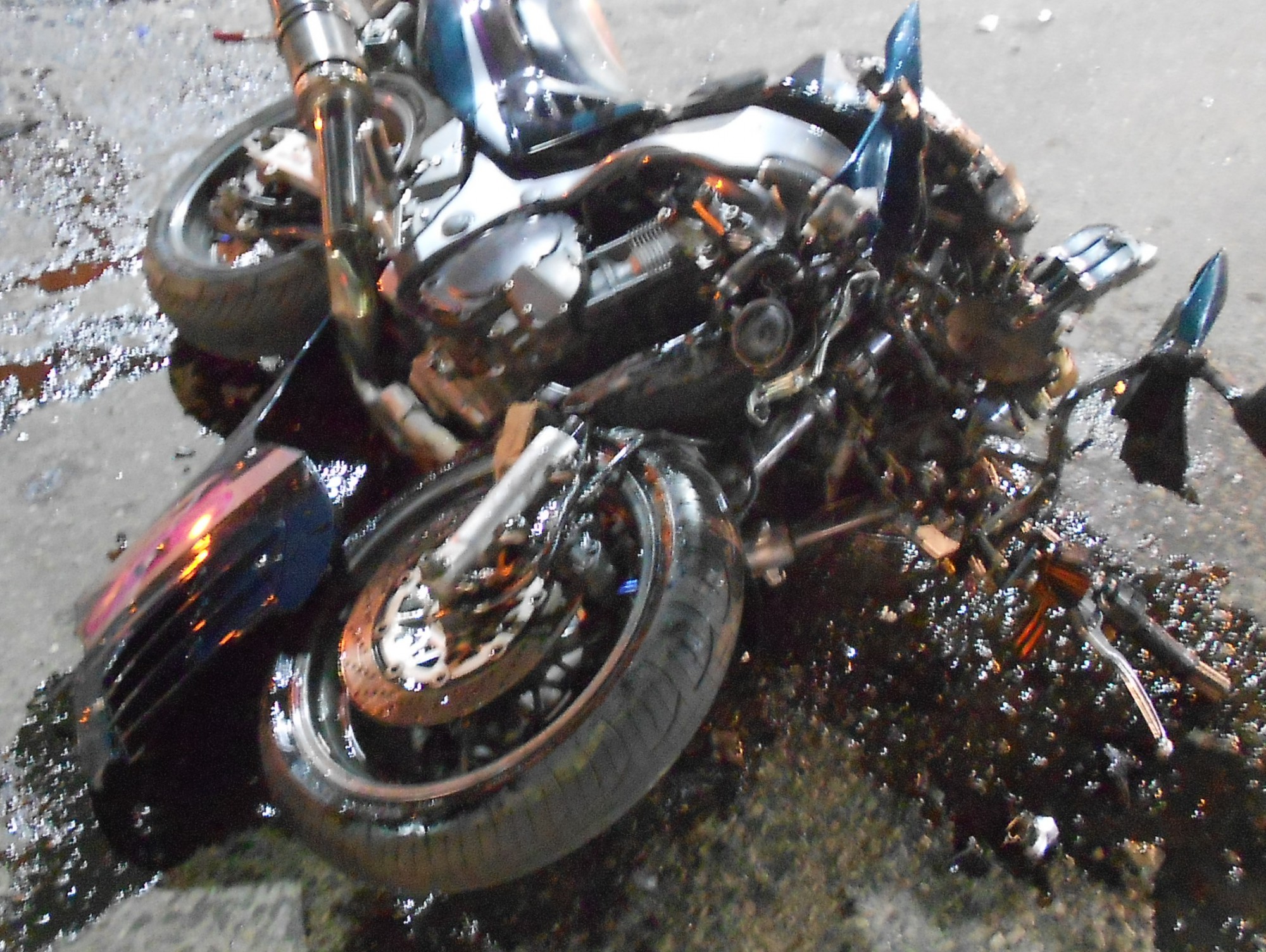 Разбил мотоцикл. Сузуки бандит 250 разбитый. Сузуки бандит 400 авария. Разбитый мотоцикл Ямаха р1. Yamaha r6 битая.