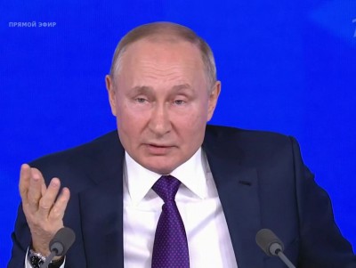 Владимир Путин заявил о продлении программы переселения из аварийного жилья - Новости ТИА
