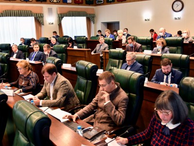 Областные парламентарии приняли изменения в закон "О бюджетном процессе"   - Новости ТИА