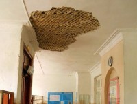 В Тверской области школу, в которой при обрушении штукатурки пострадал ребёнок, по решению суда закрыли на два месяца - Новости ТИА