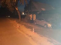 В Торопце автомобиль врезался в жилой дом, водитель сбежал - новости ТИА