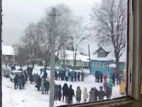 В Пеньково жители простились с погибшими на пожаре женщиной и пятью ее детьми - Новости ТИА