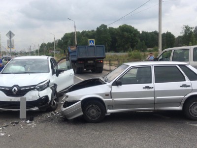 В Твери при столкновении двух автомобилей пострадал один из водителей - новости ТИА