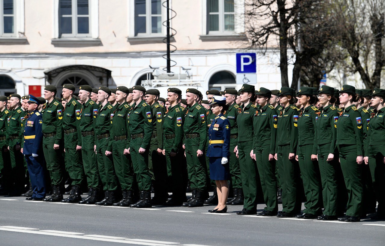 Парад победы тверь фото