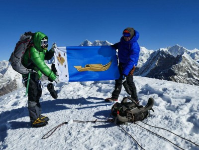 Альпинисты развернули в Гималаях флаг Вышнего Волочка - новости ТИА
