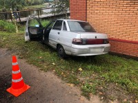В Тверской области машина врезалась в забор - новости ТИА