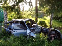 В Тверской области ВАЗ на большой скорости врезался в дерево - Новости ТИА