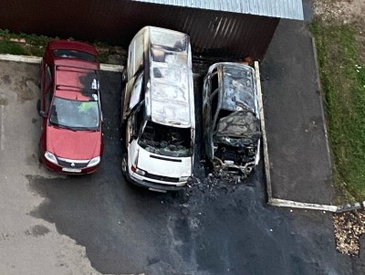 В Твери на парковке сгорели три автомобиля - новости ТИА