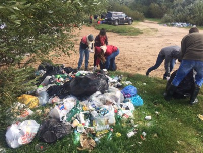 Активисты ОНФ собрали 15 кубометров мусора на пляже в Тверской области - Новости ТИА