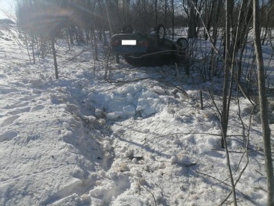 В Кувшиновском районе "ВАЗ-21099" съехал с дороги и опрокинулся на крышу - Новости ТИА
