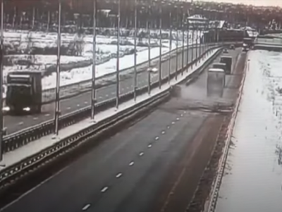 Опубликовано видео смертельной аварии на трассе М-11 в Тверской области - новости ТИА