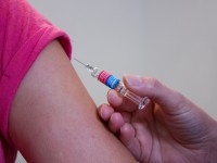 Минздрав России приостановил плановую вакцинацию детей и взрослых из-за COVID-19 - новости ТИА