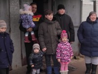 Авторы канала "Слово пацана" подарили иномарку многодетной семье из Ржева - новости ТИА