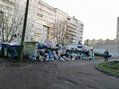 Причиной мусорного коллапса в Пролетарском районе стал сломанный мусоровоз - новости ТИА
