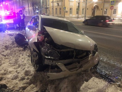 В Твери в столкновении двух авто пострадал 19-летний пассажир - Новости ТИА