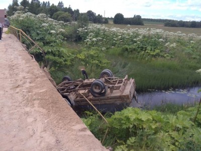 В Тверской области машина упала с моста в реку, один человек погиб - новости ТИА