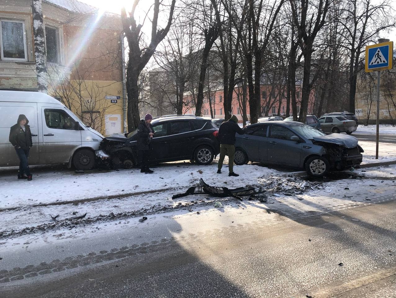 В Твери в тройном ДТП пострадала женщина | 30.03.2022 | Тверь - БезФормата