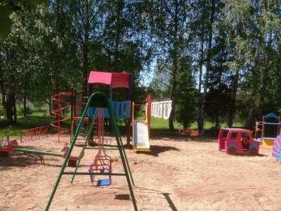 В поселке Овсище Вышневолоцкого округа появилась новая игровая площадка - новости ТИА
