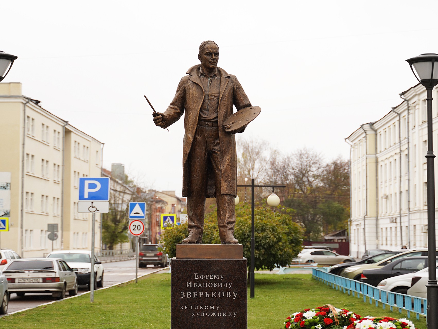 Памятник Зверькову в Твери