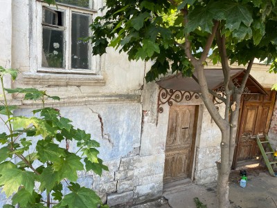 В Кимрах волонтёры начали работу над восстановлением каменного дома - Новости ТИА