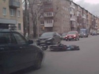 Момент аварии с мотоциклистом на Волоколамском проспекте заснял видеорегистратор - Новости ТИА