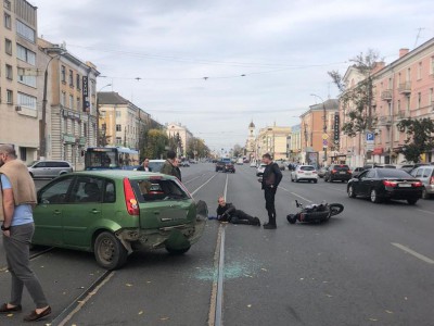 В центре Твери столкнулись иномарка и мотоцикл - новости ТИА