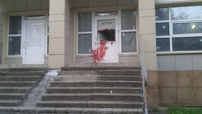 Окровавленная дверь в Осташкове шокировала местных жителей - новости ТИА