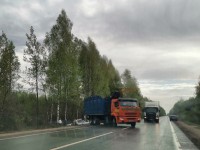 Под Конаково ВАЗ на мокрой дороге вылетел в кювет - Новости ТИА