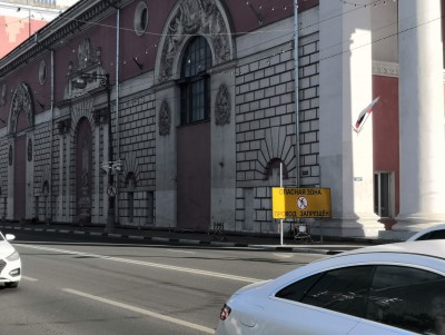 Драмтеатр в Твери стал опасной зоной: проход для пешеходов закрыт    - Новости ТИА