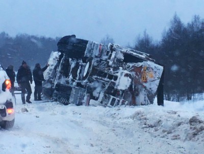 В Тверской области перевернулась снегоуборочная машина - новости ТИА