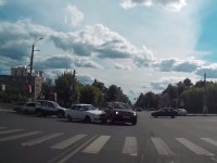 В Твери на перекрёстке столкнулись "Рено Дастер" и "Лада" - Новости ТИА