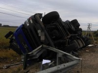 В Тверской области на трассе опрокинулась фура с цистерной - Новости ТИА