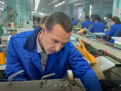 Игорь Верник выложил видео, где он работает на фабрике в Тверской области - Новости ТИА