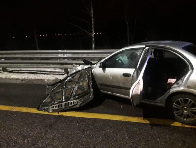 В Тверской области машина из-за неисправного колеса врезалась в отбойник - новости ТИА