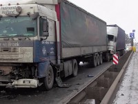 В Конаковском районе столкнулись три фуры, один человек пострадал - Новости ТИА