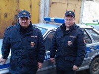 Сотрудники банка поблагодарили полицейских, которые поймали хулигана - Новости ТИА