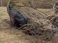 В Тверской области водитель Лады съехал в кювет, врезался в столб: автомобиль опрокинулся, водитель погиб - Новости ТИА