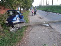 В Твери пьяная женщина-водитель снесла фонарный столб  - Новости ТИА