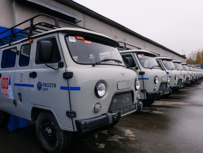 Тверским энергетикам вручили ключи от 30 новых бригадных автомобилей УАЗ  - Новости ТИА