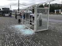 В Твери вандалы украли стёкла на остановках в Пролетарском районе  - Новости ТИА