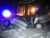В Старице Мерседес вылетел в кювет: водитель погиб, парень-пассажир - в тяжёлом состоянии - Новости ТИА