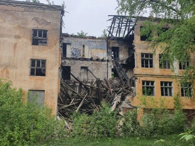 В Твери обрушилась часть здания аварийной школы N5  - Новости ТИА
