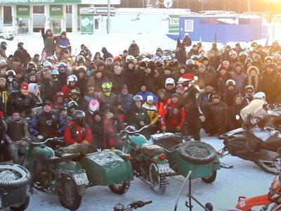 В Торжке побили рекорд по движению в одной колонне мотоциклов "Урал" и "Днепр" - Новости ТИА