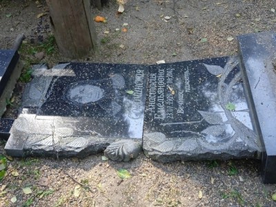 В Старице вандалы сломали надгробия на городском кладбище - новости ТИА