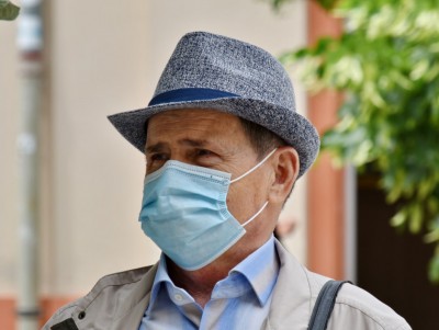 Тверской врач посоветовала пожилым людям продолжать носить маски - Новости ТИА