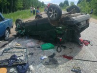 В Тверской области водитель "девятки" столкнулся с колесом трактора и вылетел на встречку. 48-летняя женщина скончалась на месте - Новости ТИА