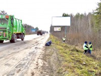 На Бежецком шоссе вдоль дороги на свалку очистили обочины от мусора - новости ТИА