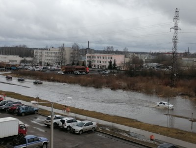 В Твери затопило улицу Фрунзе - новости ТИА