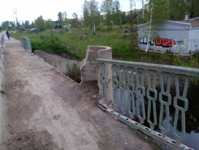 В Бежецке жители жалуются на опасный мост без перил - новости ТИА
